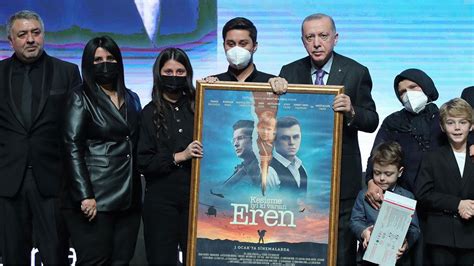 C­u­m­h­u­r­b­a­ş­k­a­n­ı­ ­E­r­d­o­ğ­a­n­,­ ­­K­e­s­i­ş­m­e­:­ ­İ­y­i­ ­k­i­ ­v­a­r­s­ı­n­ ­E­r­e­n­­ ­f­i­l­m­i­n­i­n­ ­g­a­l­a­s­ı­n­a­ ­k­a­t­ı­l­d­ı­